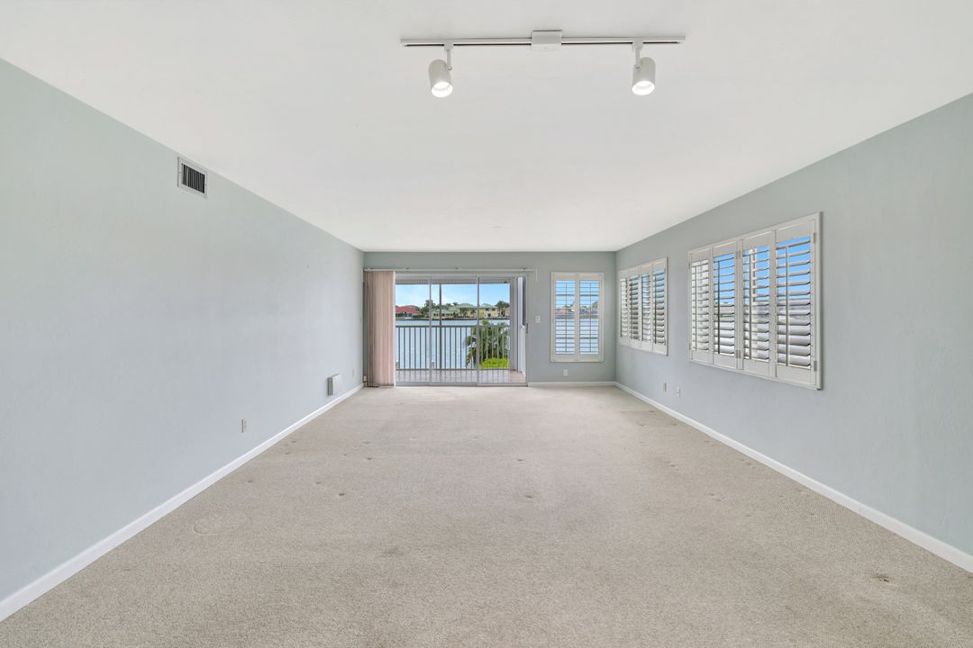 710 W Elkcam Cir #204, Marco Island, FL 34145