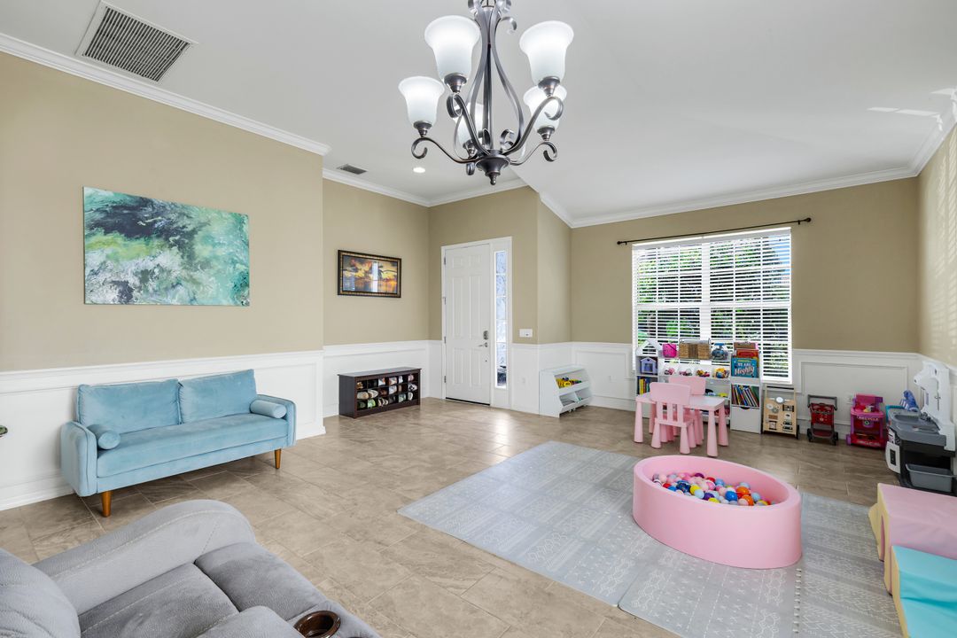 2095 Sagebrush Cir, Naples, FL 34120