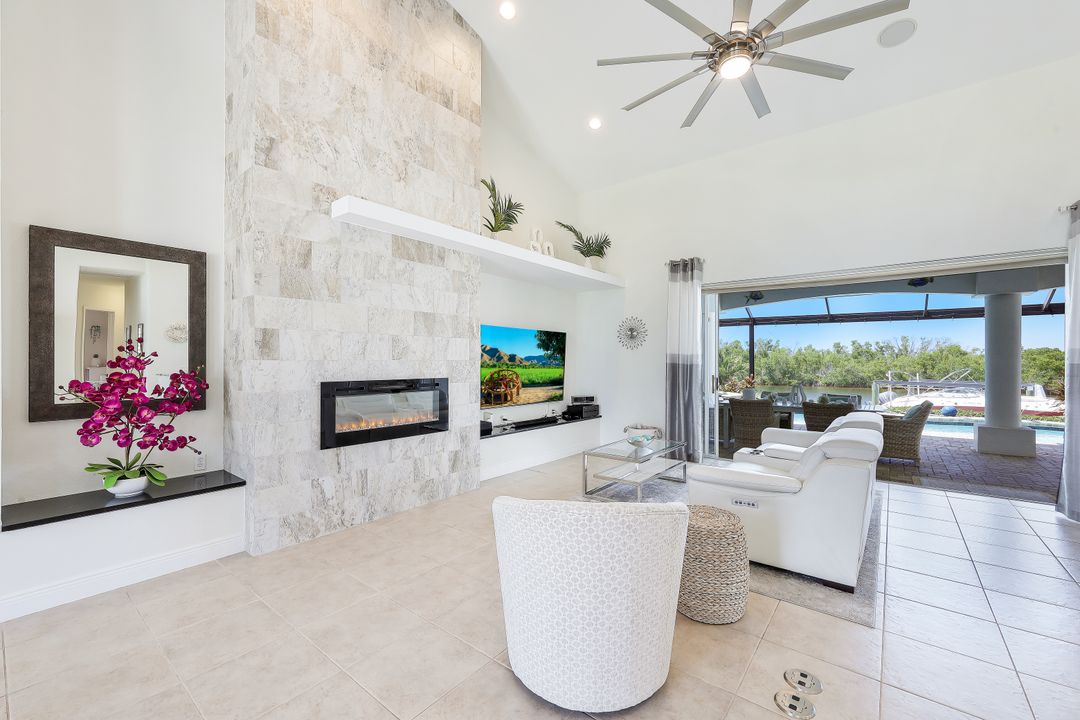 3724 Surfside Blvd, Cape Coral, FL 33914