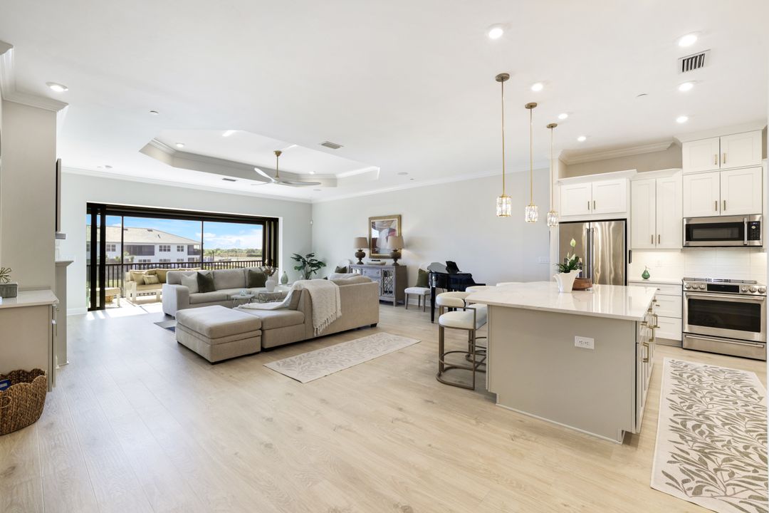 15336 Lucerna St #203, Naples, FL 34114