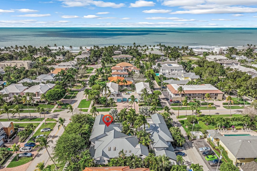 359 2nd St S, Naples, FL 34102