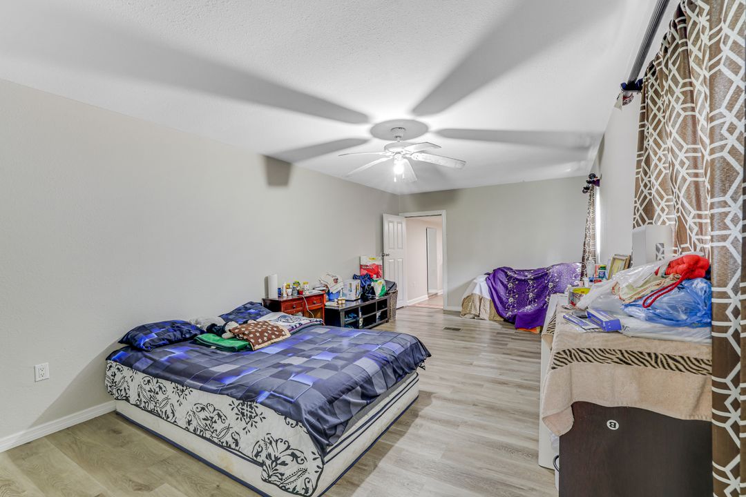 106 Moon Bay St, Naples, FL 34114