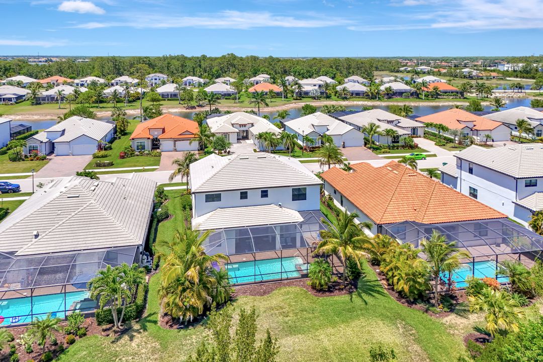 2102 Antigua Ln, Naples, FL 34120