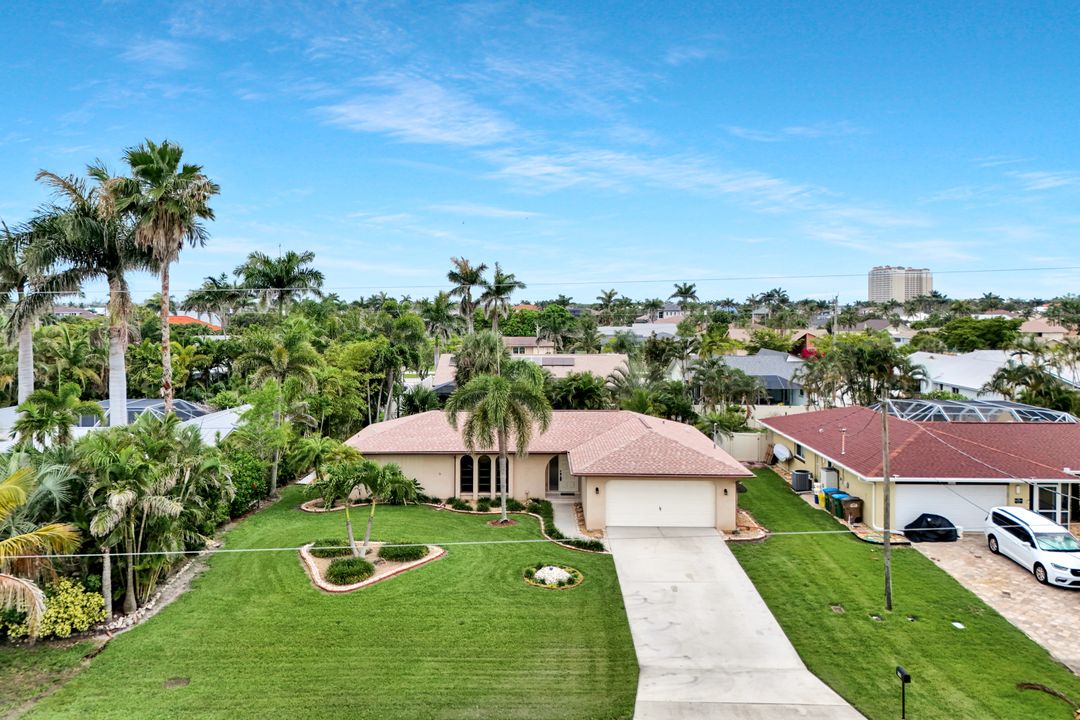 900 SW 54th Ln, Cape Coral, FL 33914