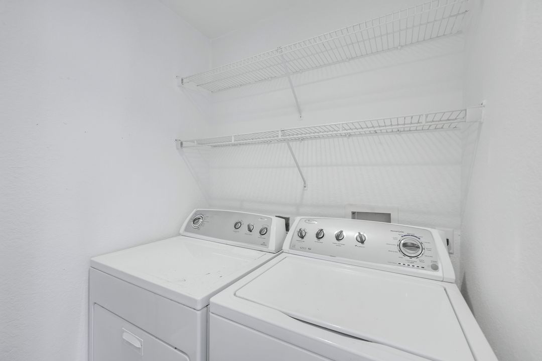 3250 Cypress Glen Way, Naples, FL 34109