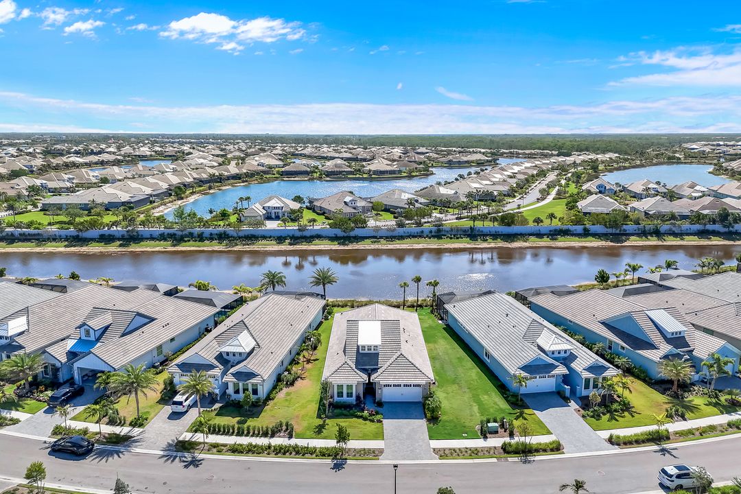 8850 Calypso Ct, Naples, FL 34112