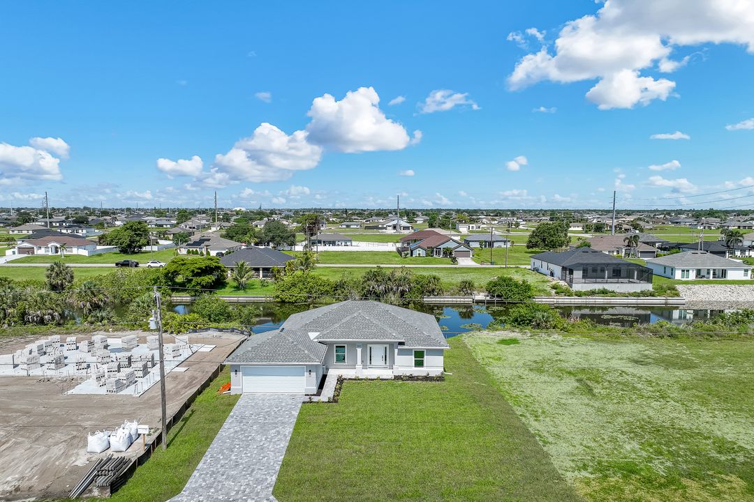 2622 NE 1st Pl, Cape Coral, FL 33909