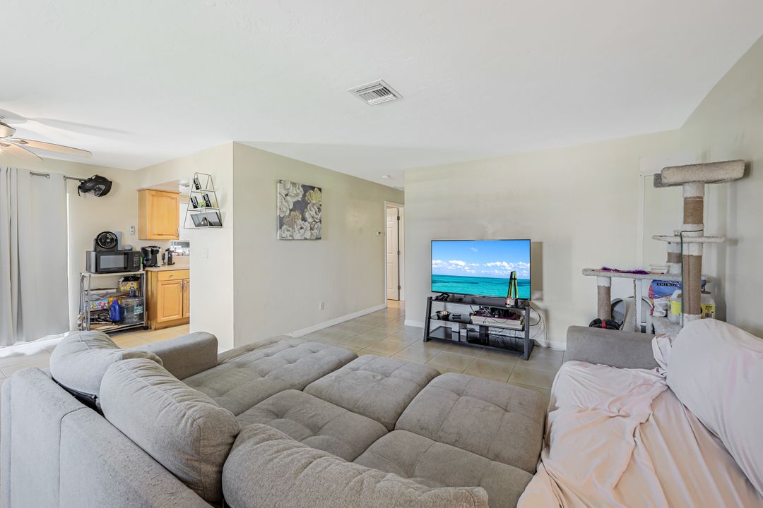 913 SE 13th St  #913/915, Cape Coral, FL 33990