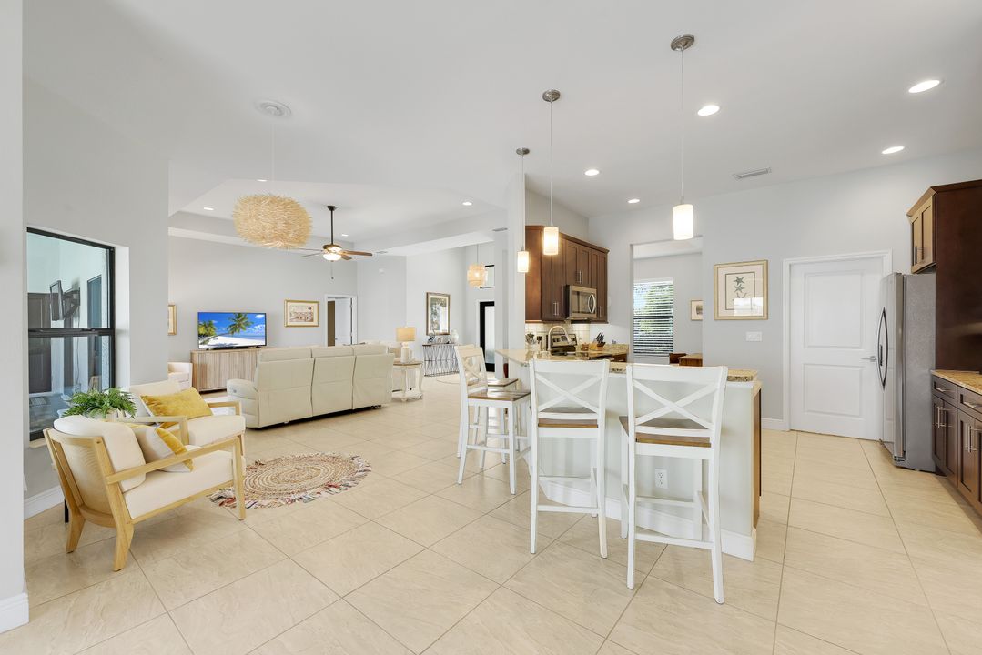 401 NE 19th Pl, Cape Coral, FL 33909