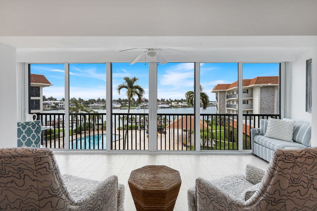 222 Harbour Dr #312, Naples, FL 34103
