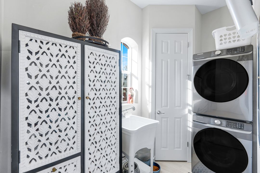 8783 Coastline Ct #202, Naples, FL 34120