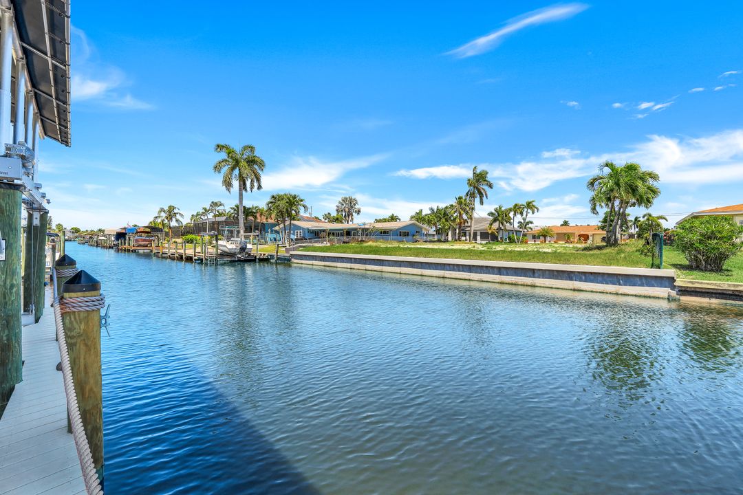 5231 Stratford Ct, Cape Coral, FL 33904