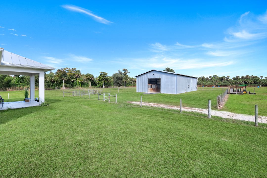 1960 Moulder Dr, Naples, FL 34120