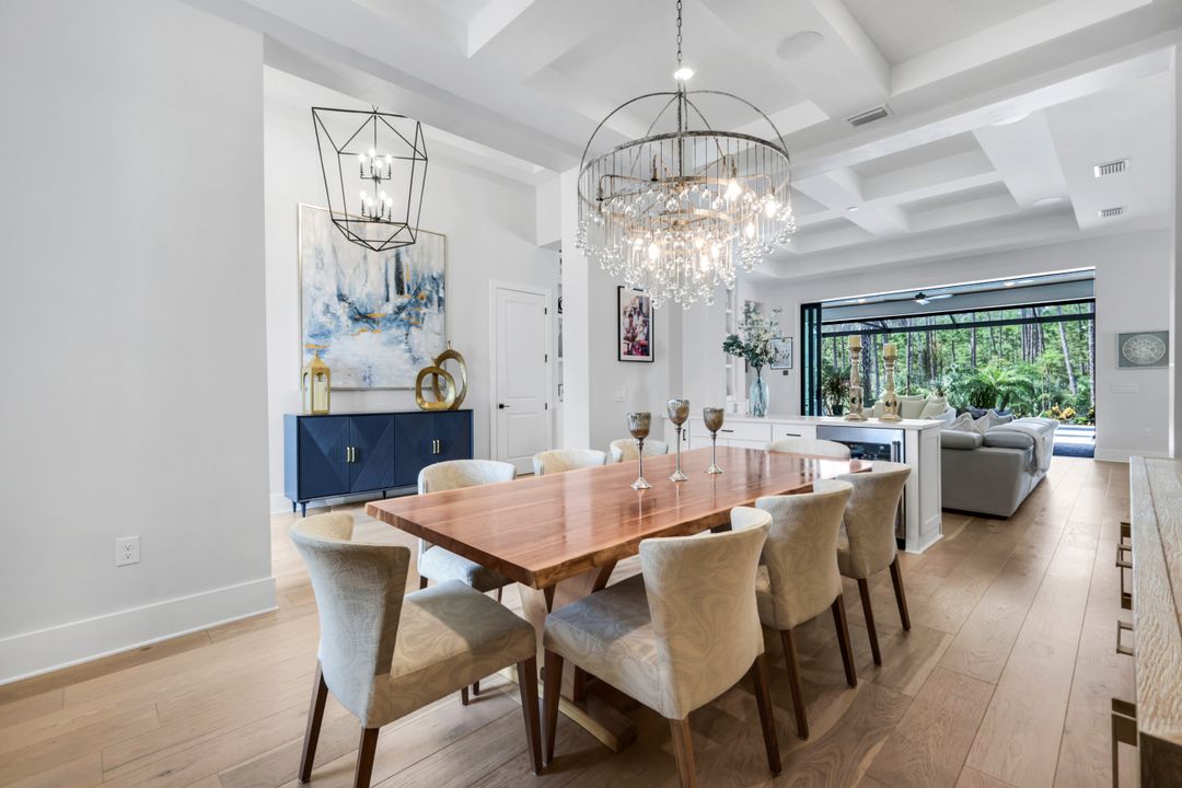 16221 Verilyn Cir, Naples, FL 34110