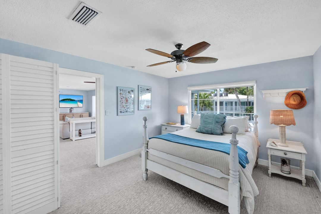 388 Harbour Dr #388, Naples, FL 34103