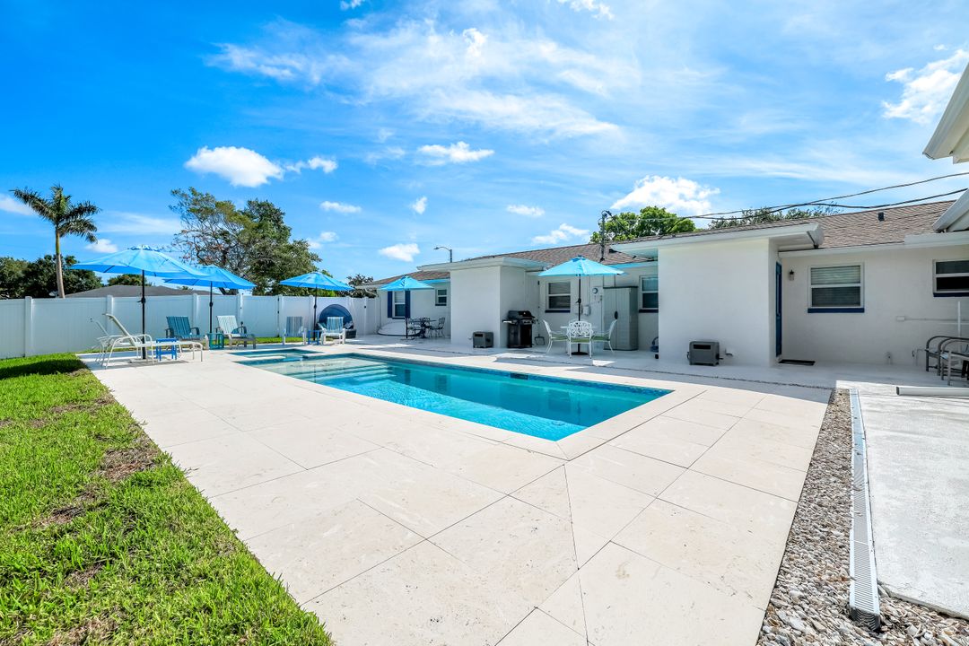 10095 7th St N #3, Naples, FL 34108