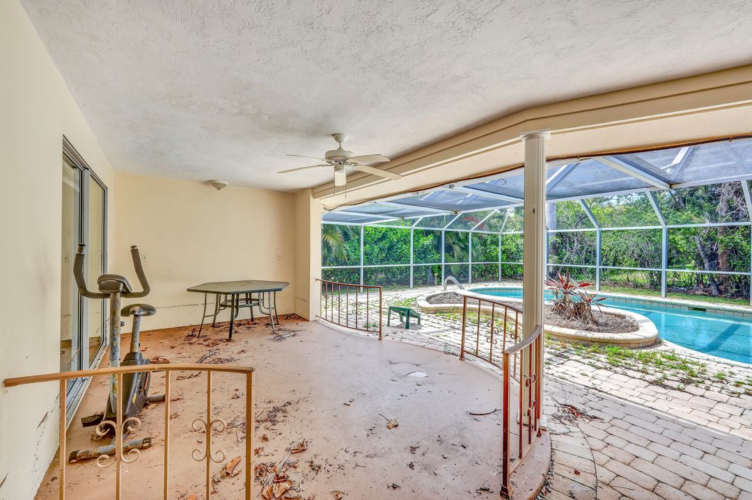 529 Neapolitan Way, Naples, FL 34103