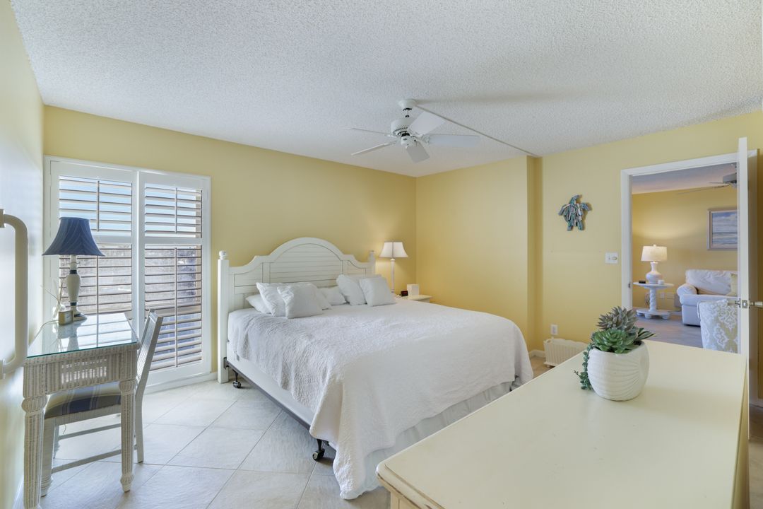 300 Park Shore Dr #5C, Naples, FL 34103