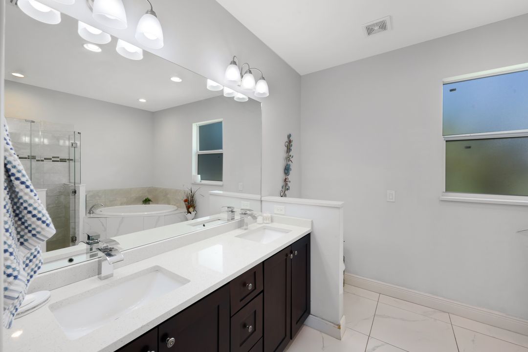 543 20th St SE, Naples, FL 34117