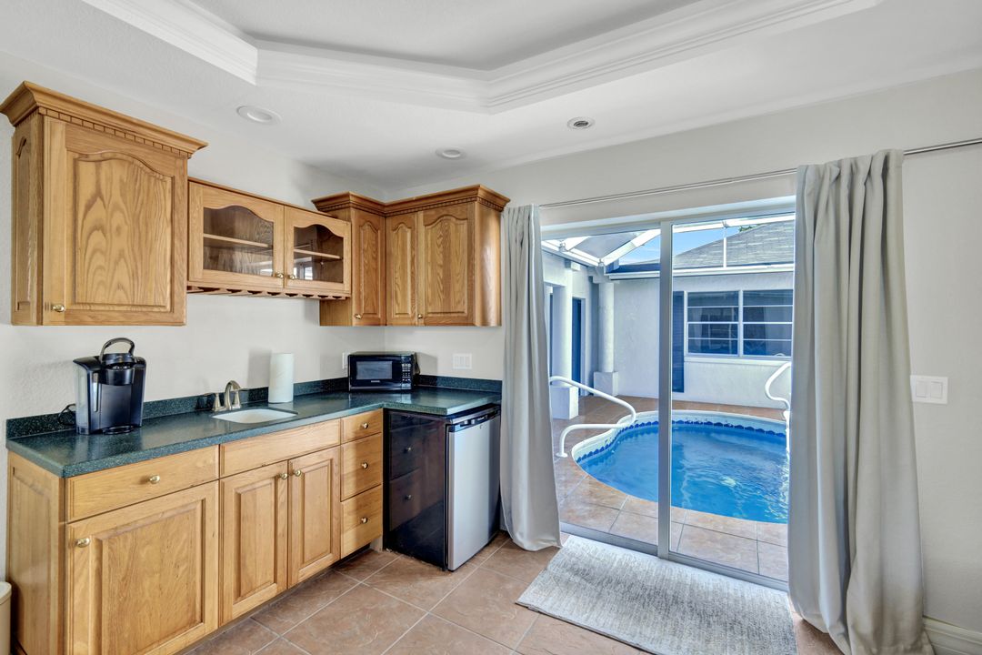 2033 SE 27th Terrace, Cape Coral, FL 33904