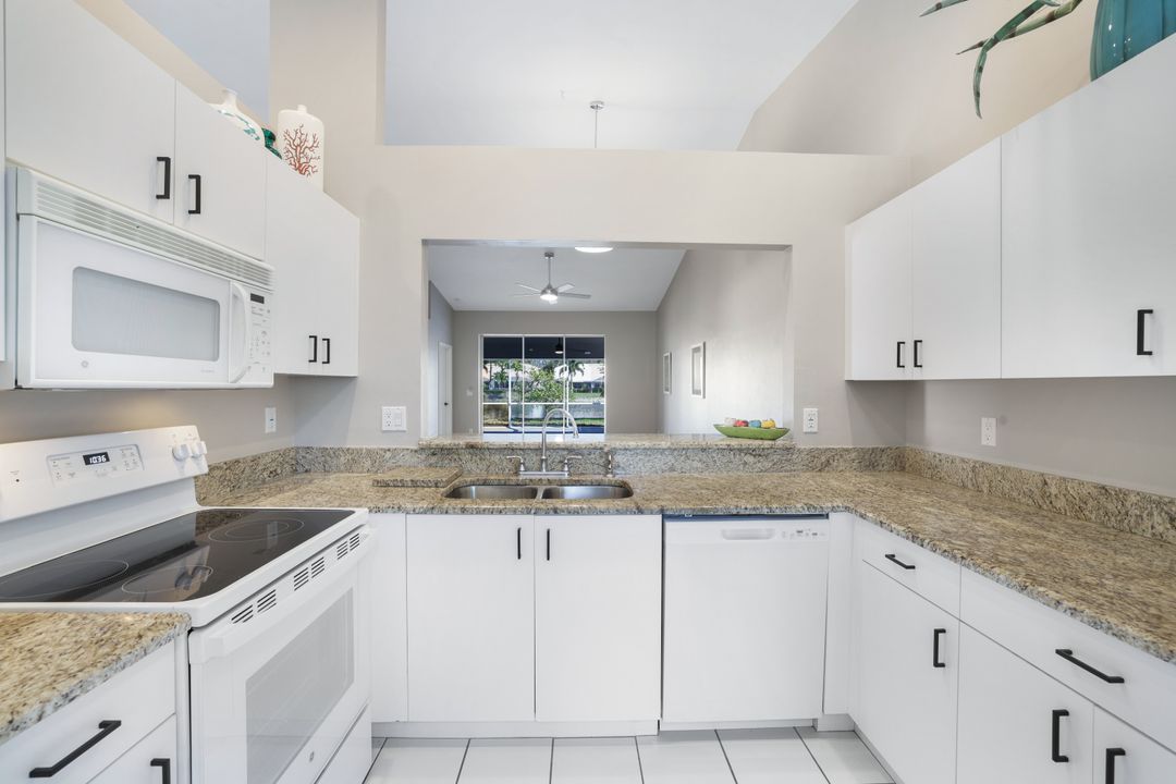 661 Captn Kate Ct, Naples, FL 34110