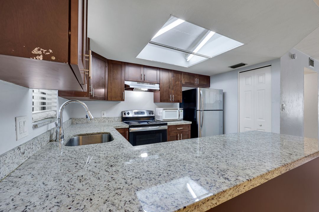 1400 Green Valley Cir #1002, Naples, FL 34104