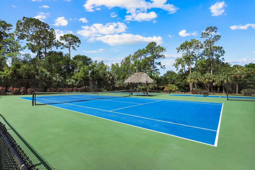 1243 Briarwood Ct, Naples, FL 34104