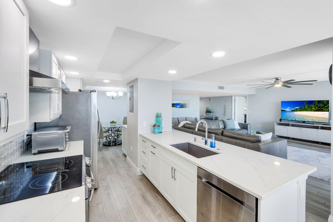 10951 Gulf Shore Dr #1202, Naples, FL 34108