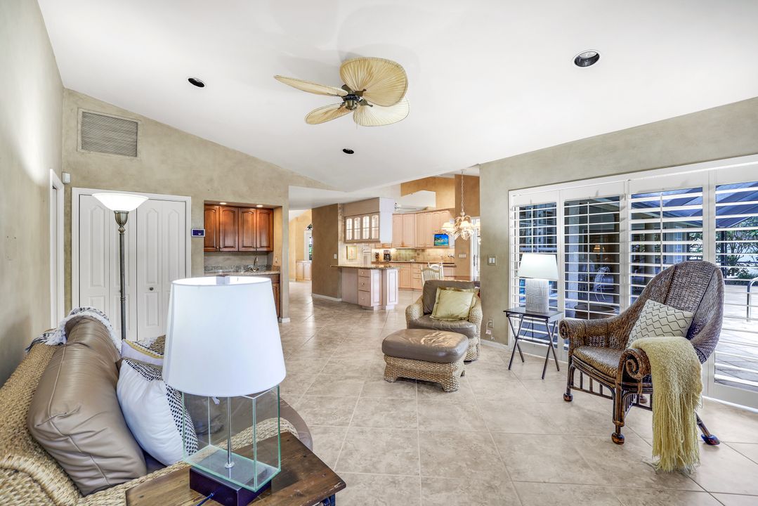 811 Pitch Apple Ln, Naples, FL 34108