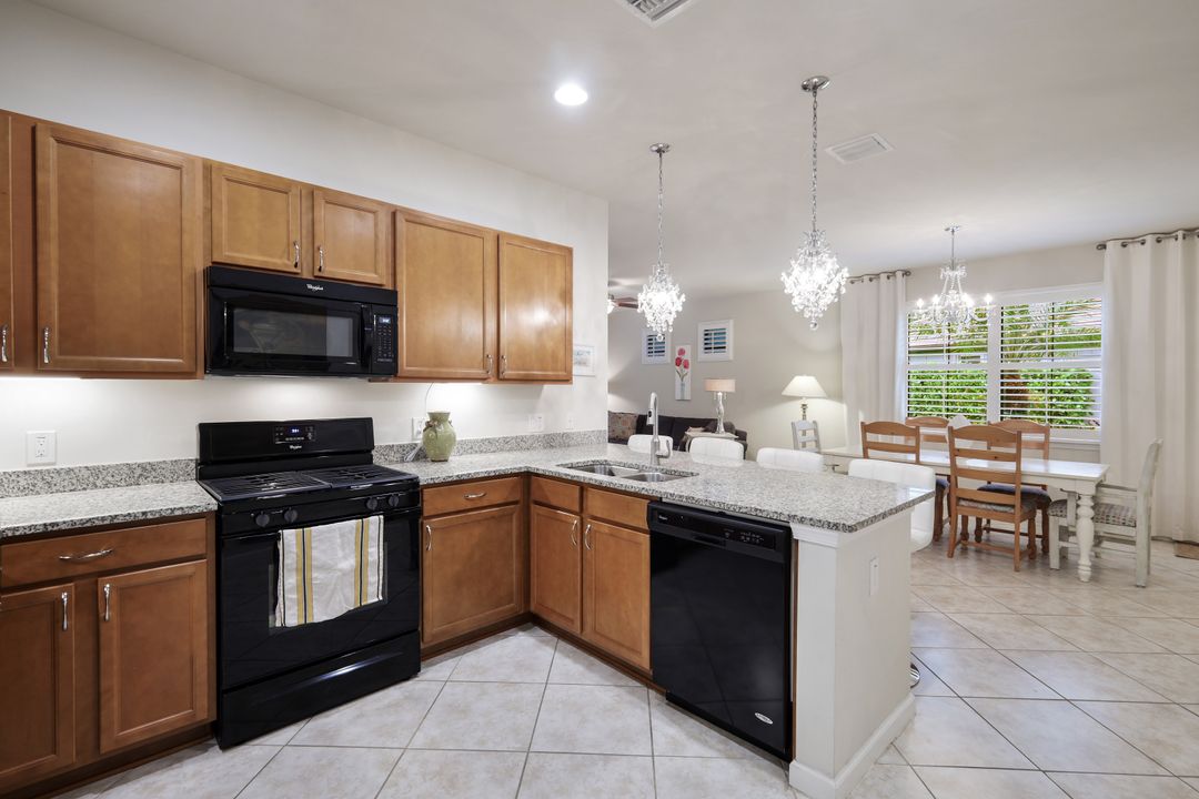 7175 Live Oak Dr, Naples, FL 34114