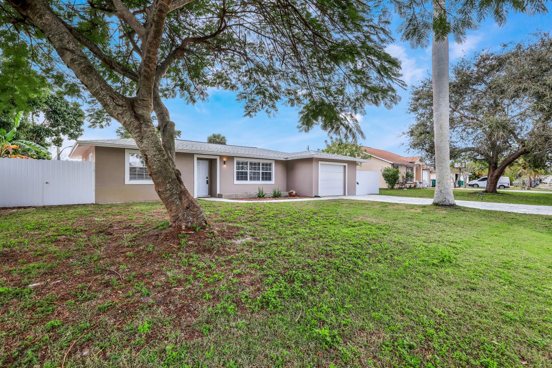 4830 Cortez Cir, Naples, FL 34112