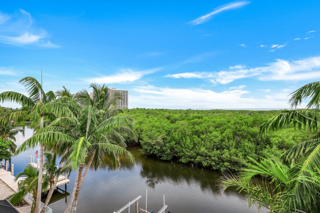 458 Spinnaker Dr, Marco Island, FL 34145