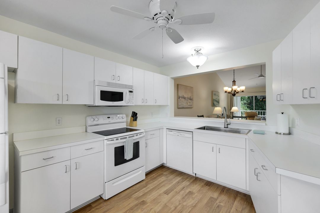 228 Belina Dr #606, Naples, FL 34104