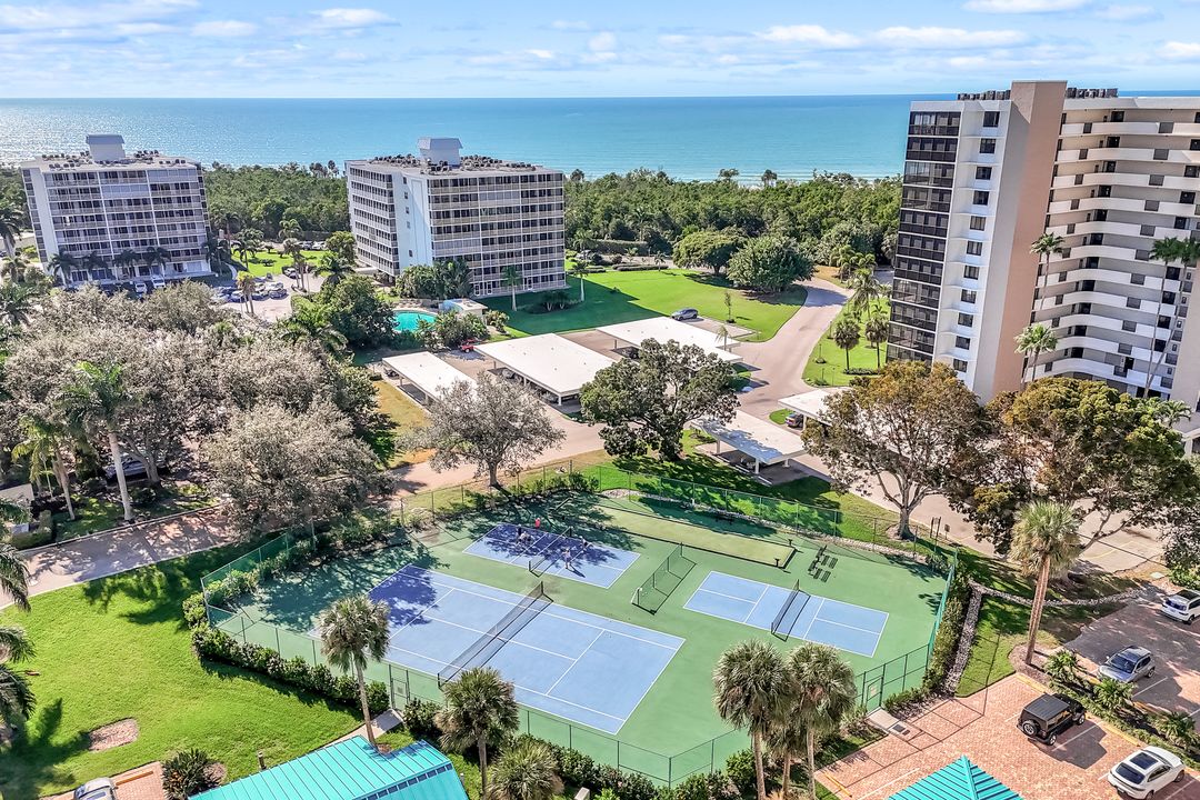 21 Bluebill Ave, Naples, FL 34108