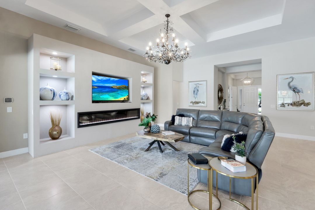 9577 Everglades Dr, Naples, FL 34120
