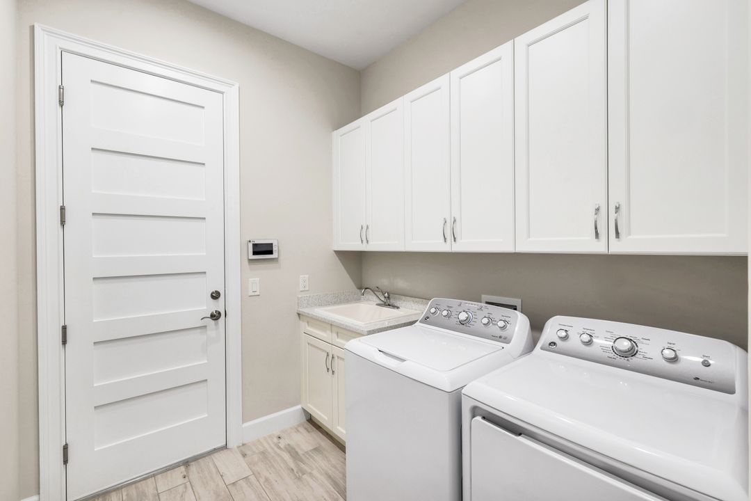 5715 Clarendon Dr, Naples, FL 34113