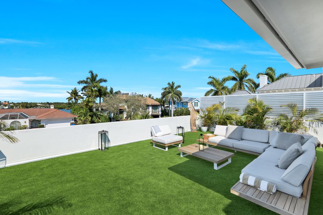 14 Sabre Ln, Naples, FL 34102