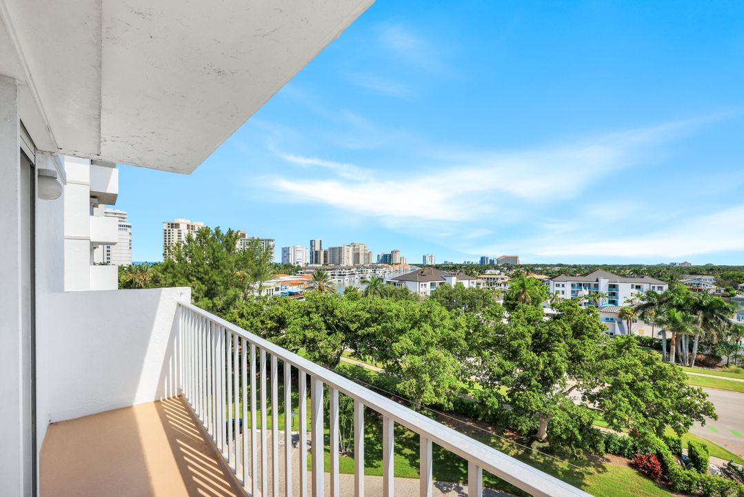 250 Park Shore Dr #601, Naples, FL 34103