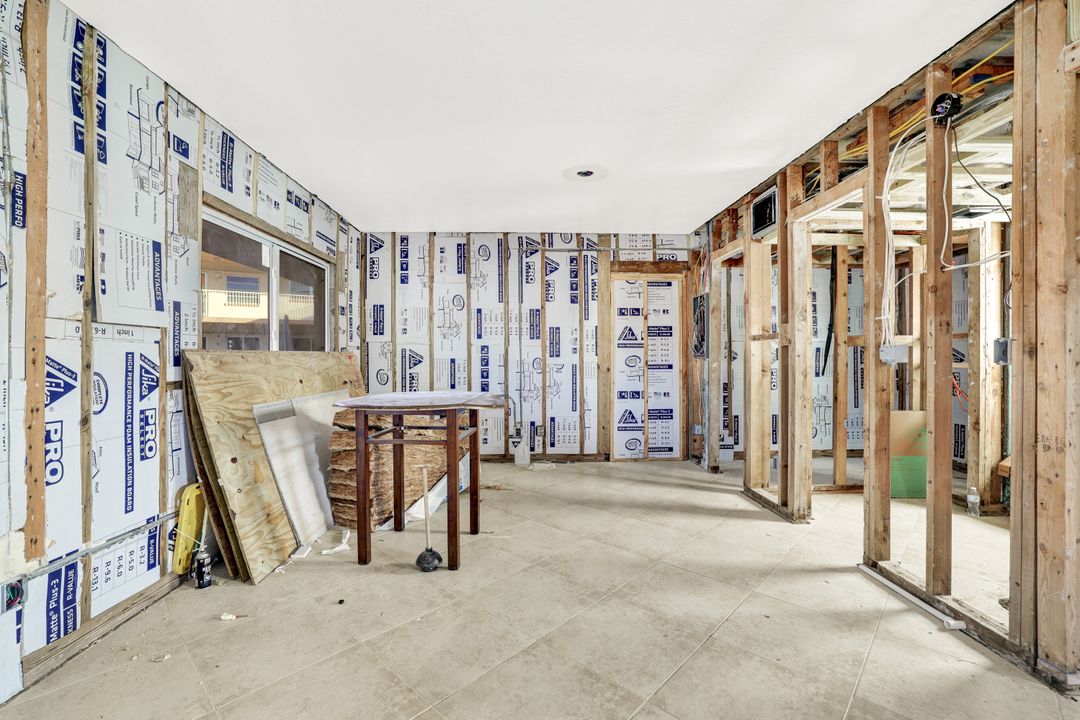 2590 First St #101, Fort Myers, FL 33901