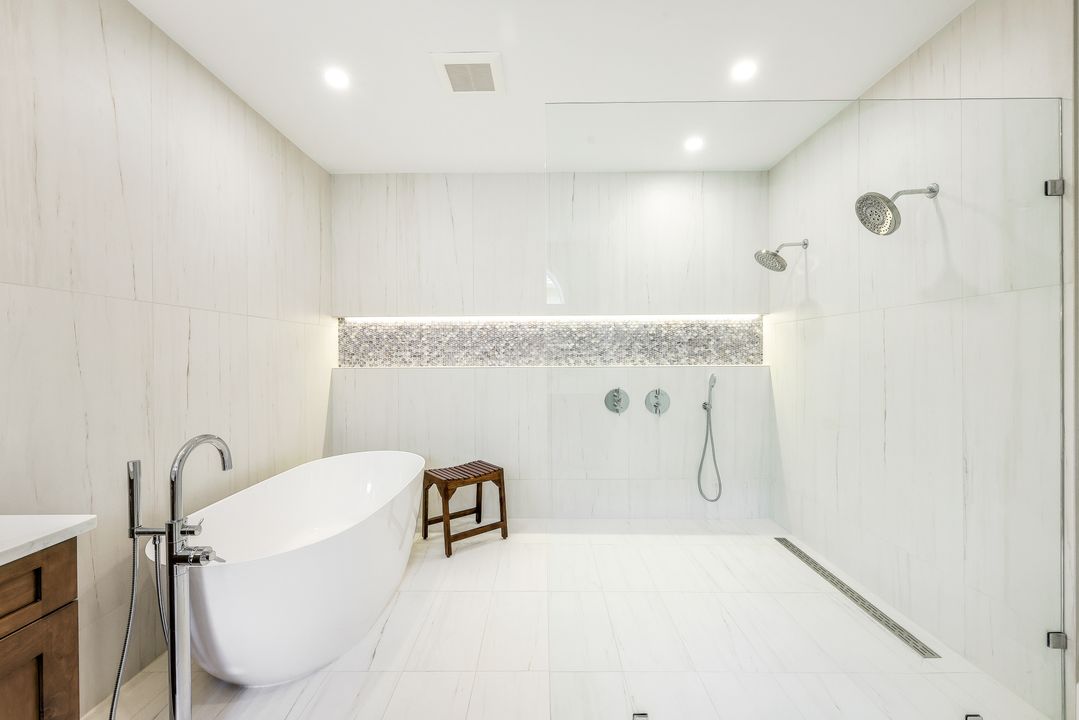 451 Saddlebrook Ln, Naples, FL 34110