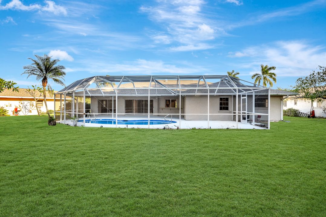 307 Country Club Dr, Naples, FL 34110