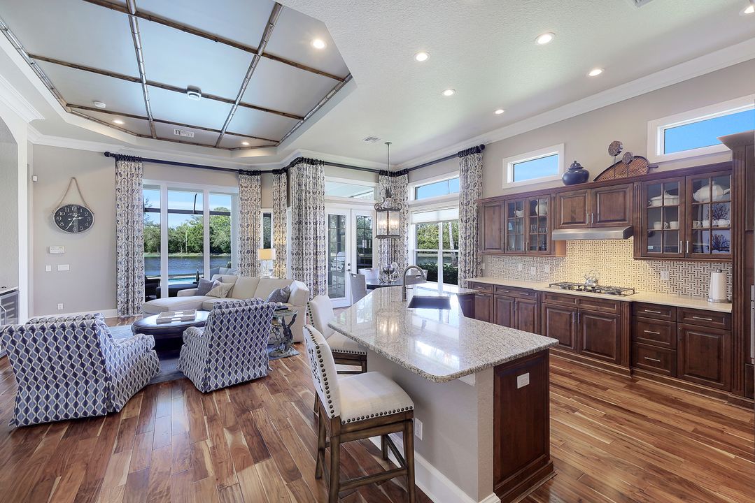 3086 Aviamar Cir, Naples, FL 34114