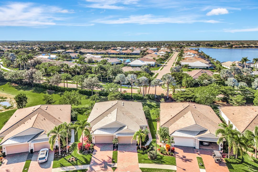 14863 Edgewater Cir, Naples, FL 34114