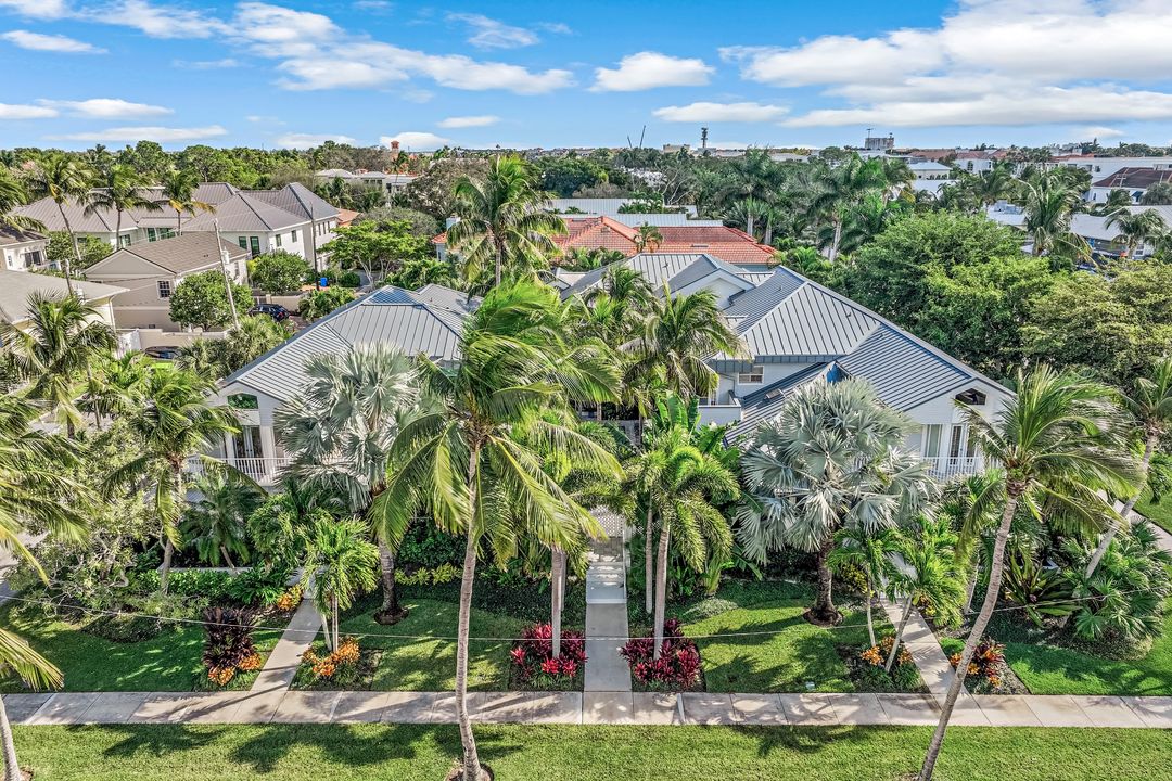 359 2nd St S, Naples, FL 34102