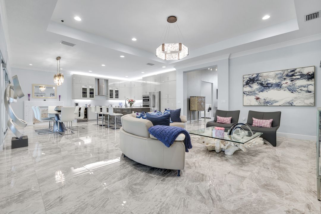 12033 Azalea Wy, Naples, FL 34120