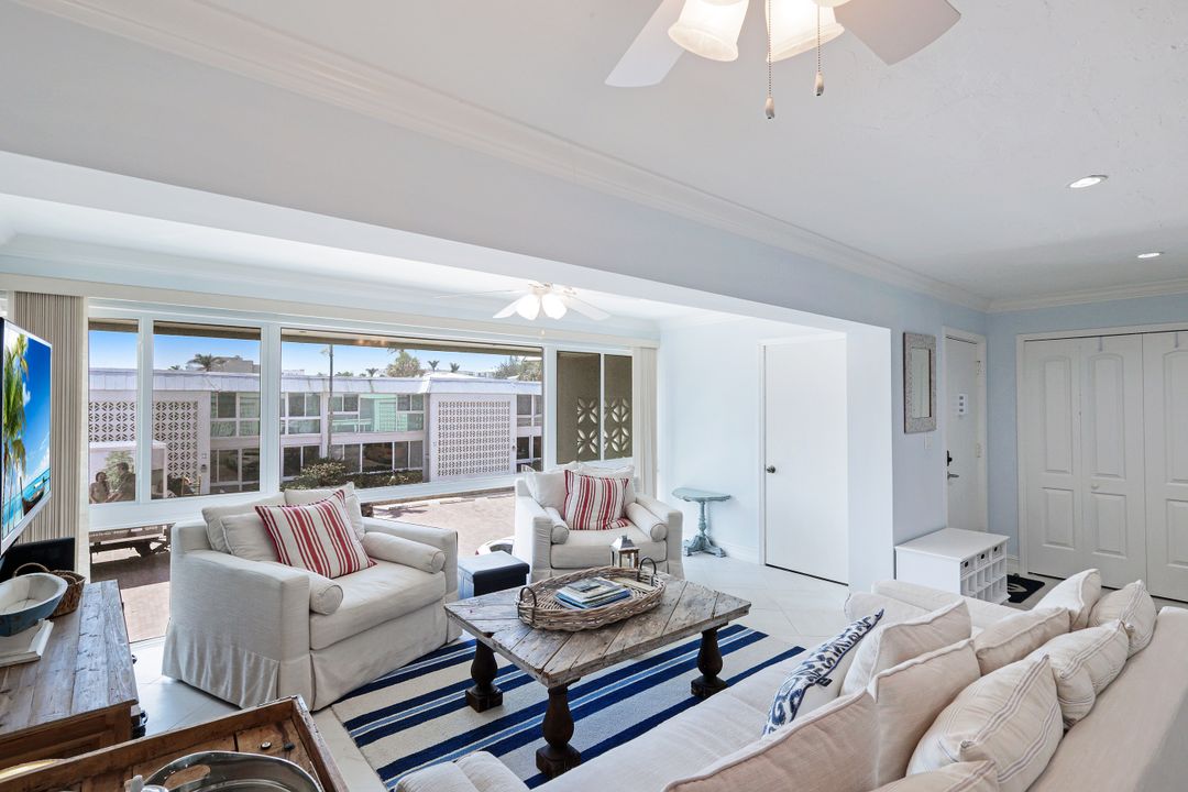 2100 Gulf Shore Blvd N #215, Naples, FL 34102