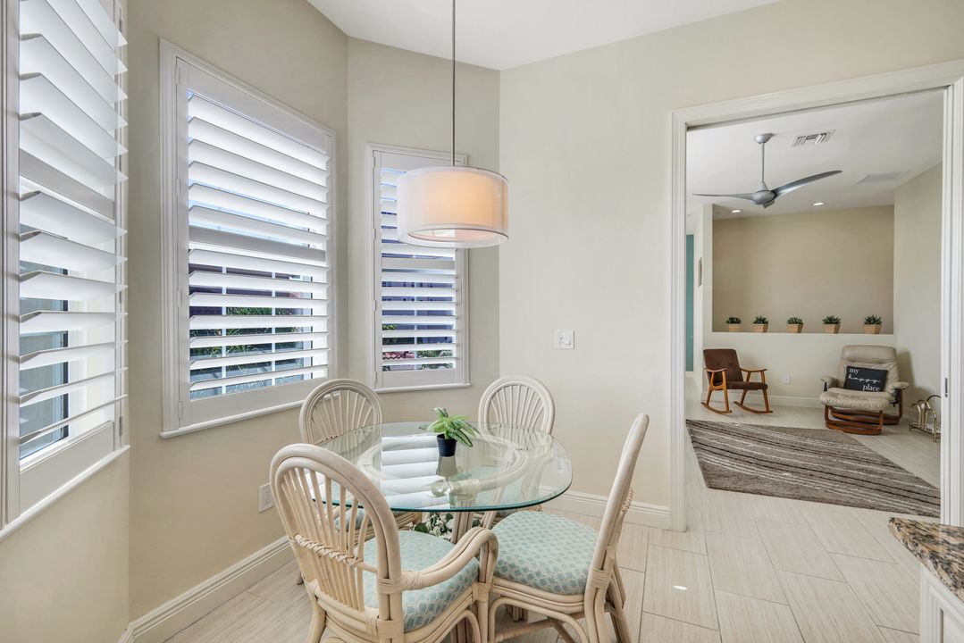 608 El Camino Real  #202, Naples, FL 34119