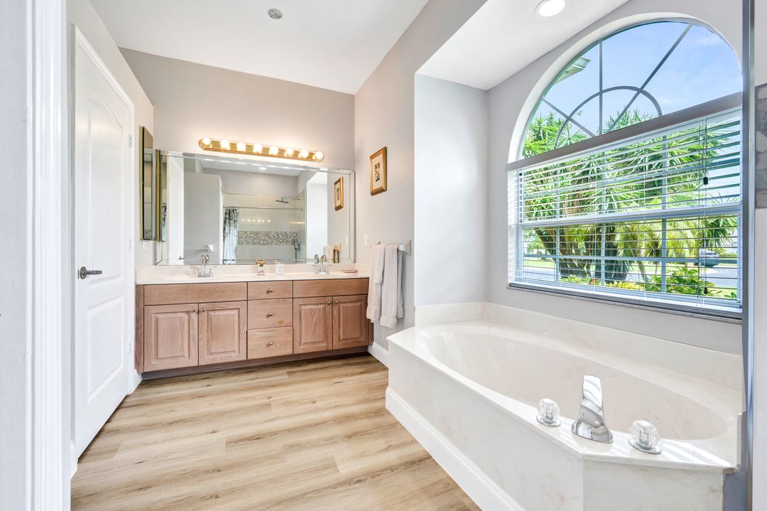 707 Teton Ct, Naples, FL 34104