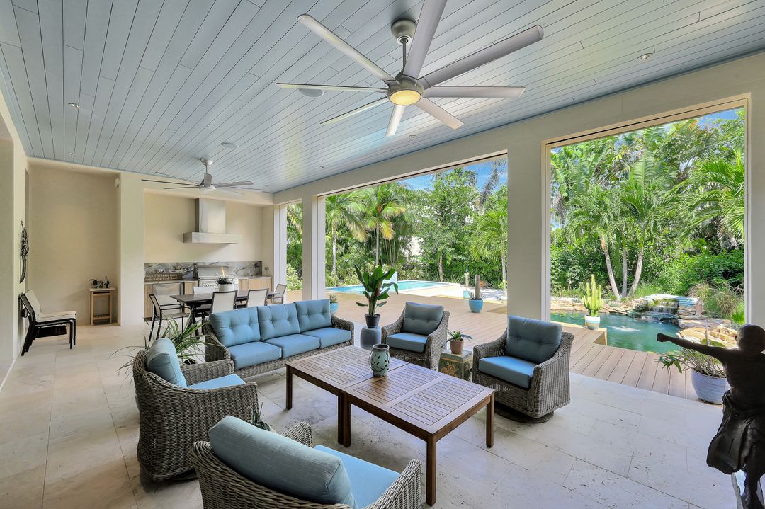 355 7th Ave S, Naples, FL 34102
