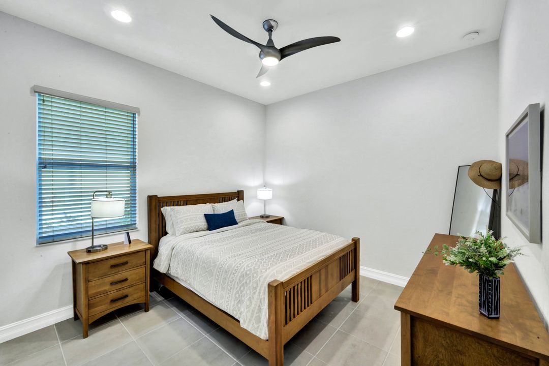 6161 Megans Bay Dr, Naples, FL 34112